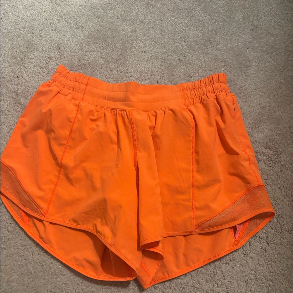 LULULEMON HOTTY HOT SHORT 4” size 8